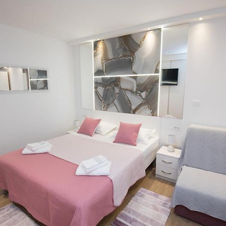 Luxury Studio Apartment Honeymoon Split Exteriör bild