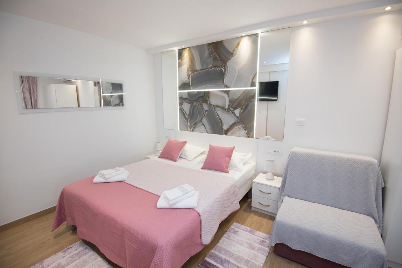 Luxury Studio Apartment Honeymoon Split Exteriör bild