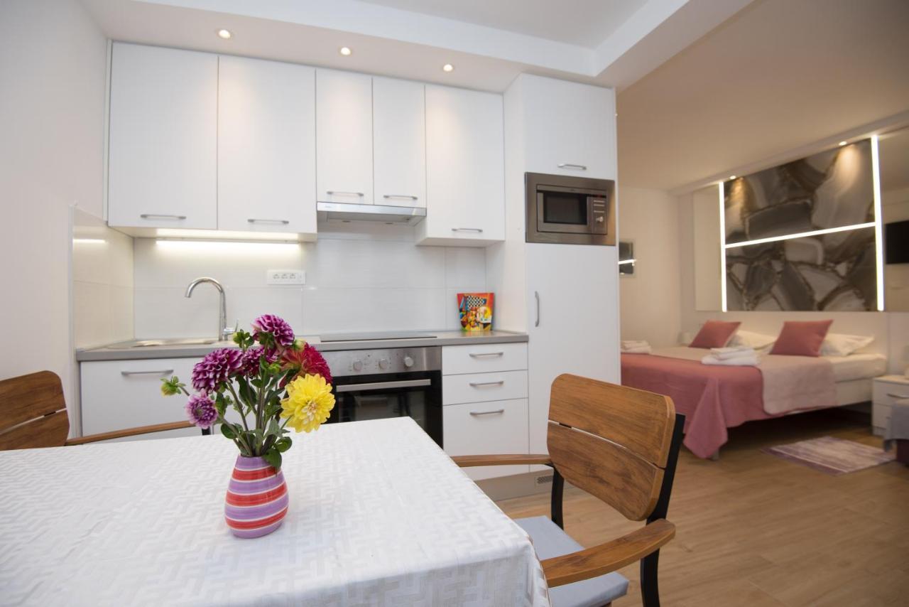 Luxury Studio Apartment Honeymoon Split Exteriör bild