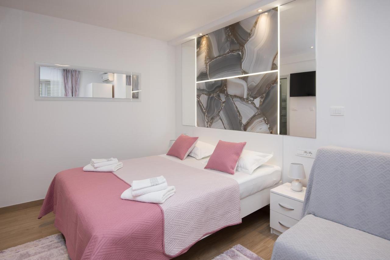 Luxury Studio Apartment Honeymoon Split Exteriör bild