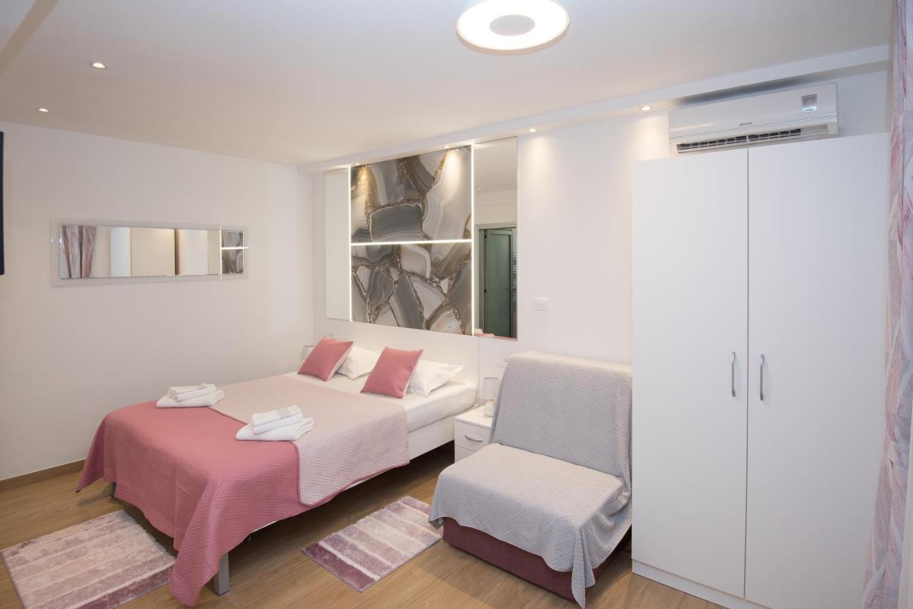 Luxury Studio Apartment Honeymoon Split Exteriör bild