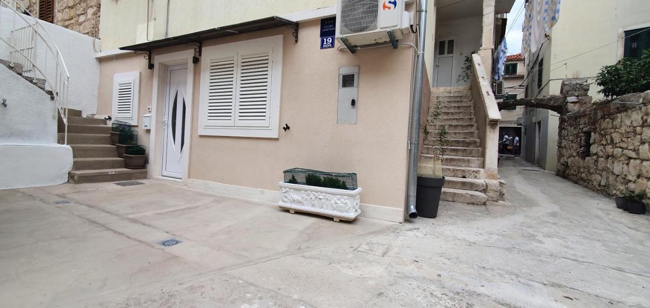 Luxury Studio Apartment Honeymoon Split Exteriör bild